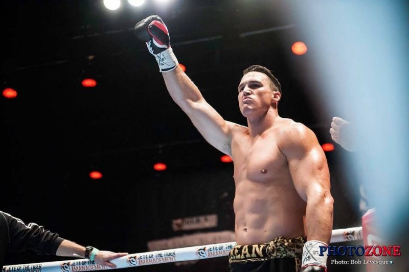 Victoire par K.-O. au premier round pour Simon&nbsp;Kean